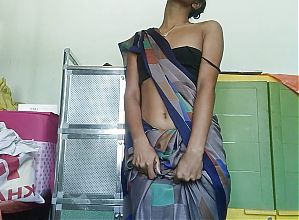 Hot girl in saree 